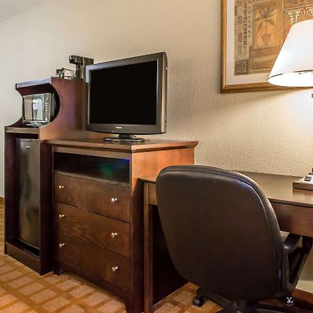 Quality Inn & Suites Marinette Extérieur photo