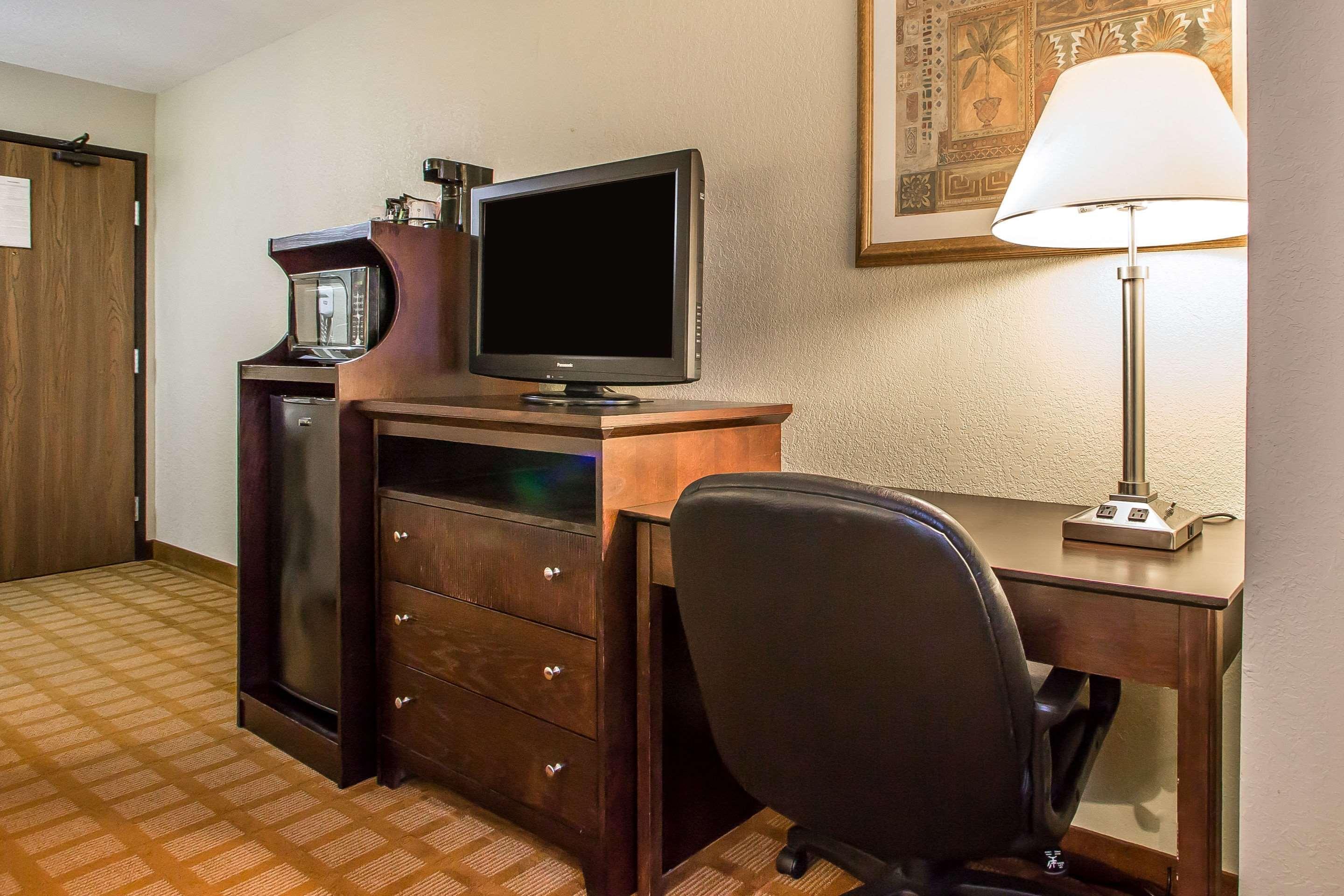 Quality Inn & Suites Marinette Extérieur photo