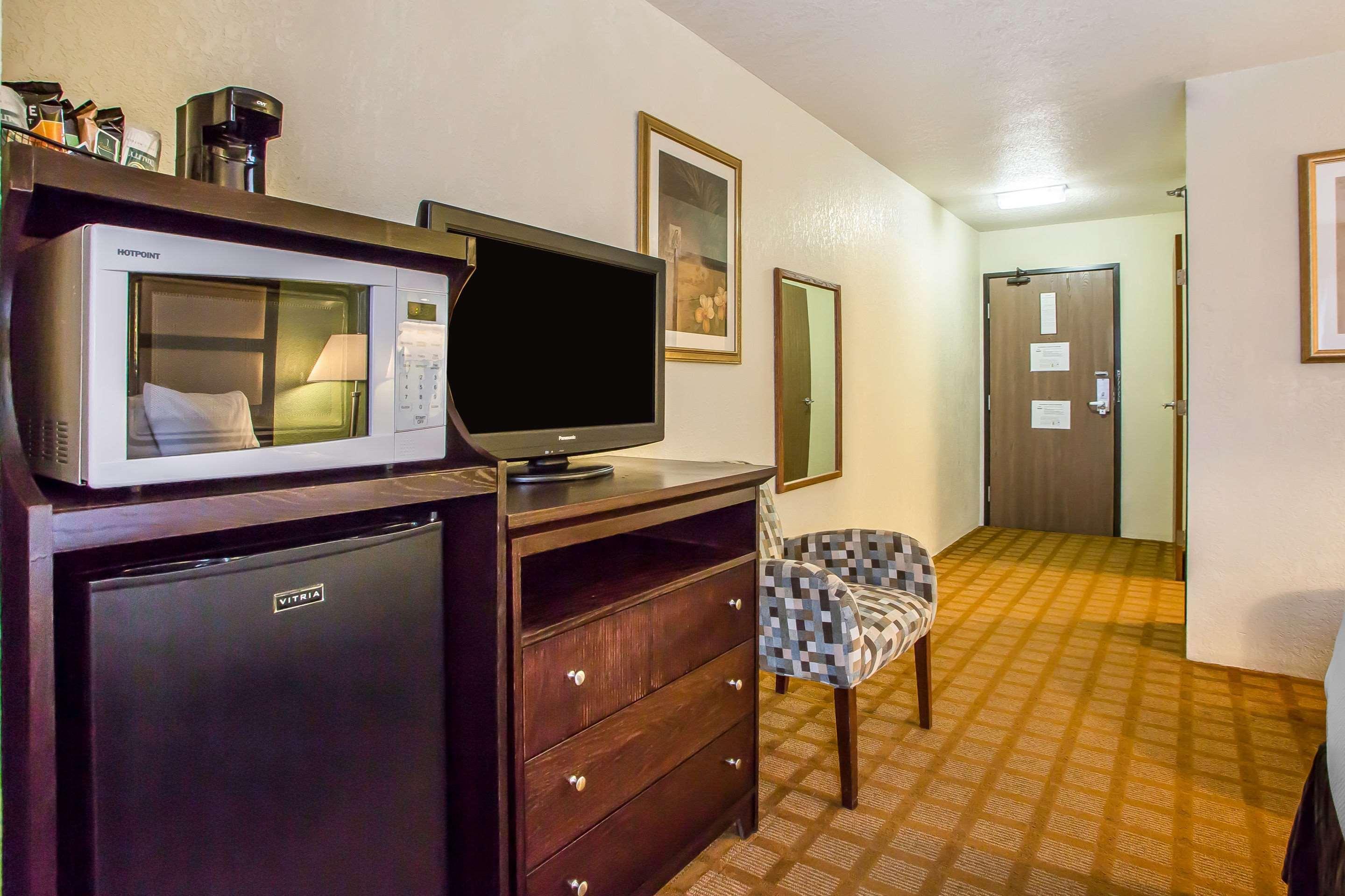 Quality Inn & Suites Marinette Extérieur photo
