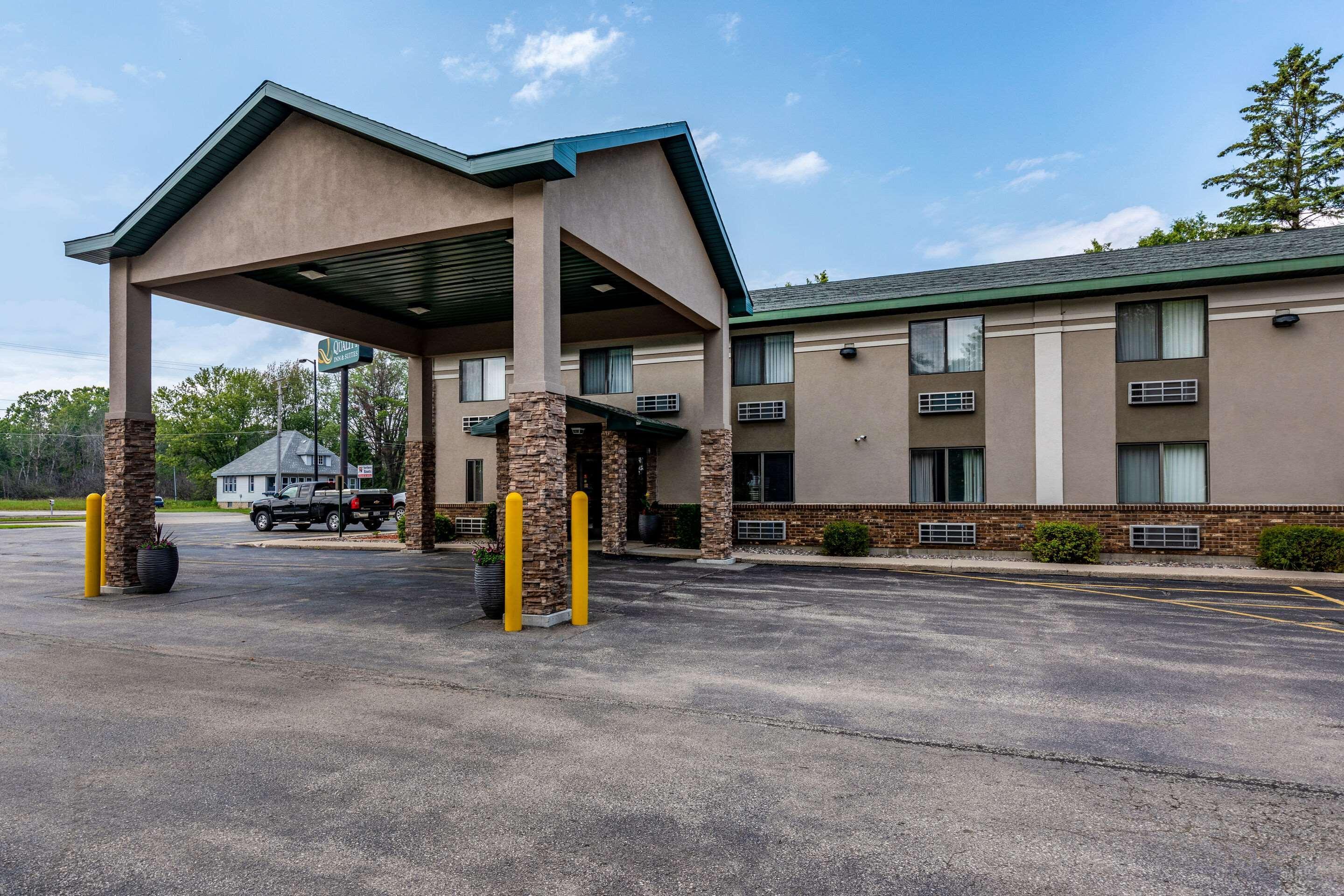 Quality Inn & Suites Marinette Extérieur photo