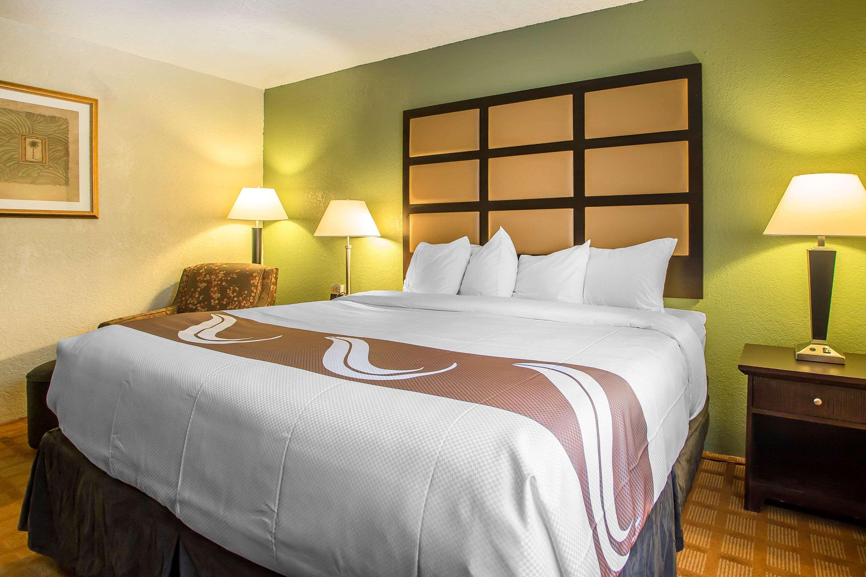 Quality Inn & Suites Marinette Extérieur photo