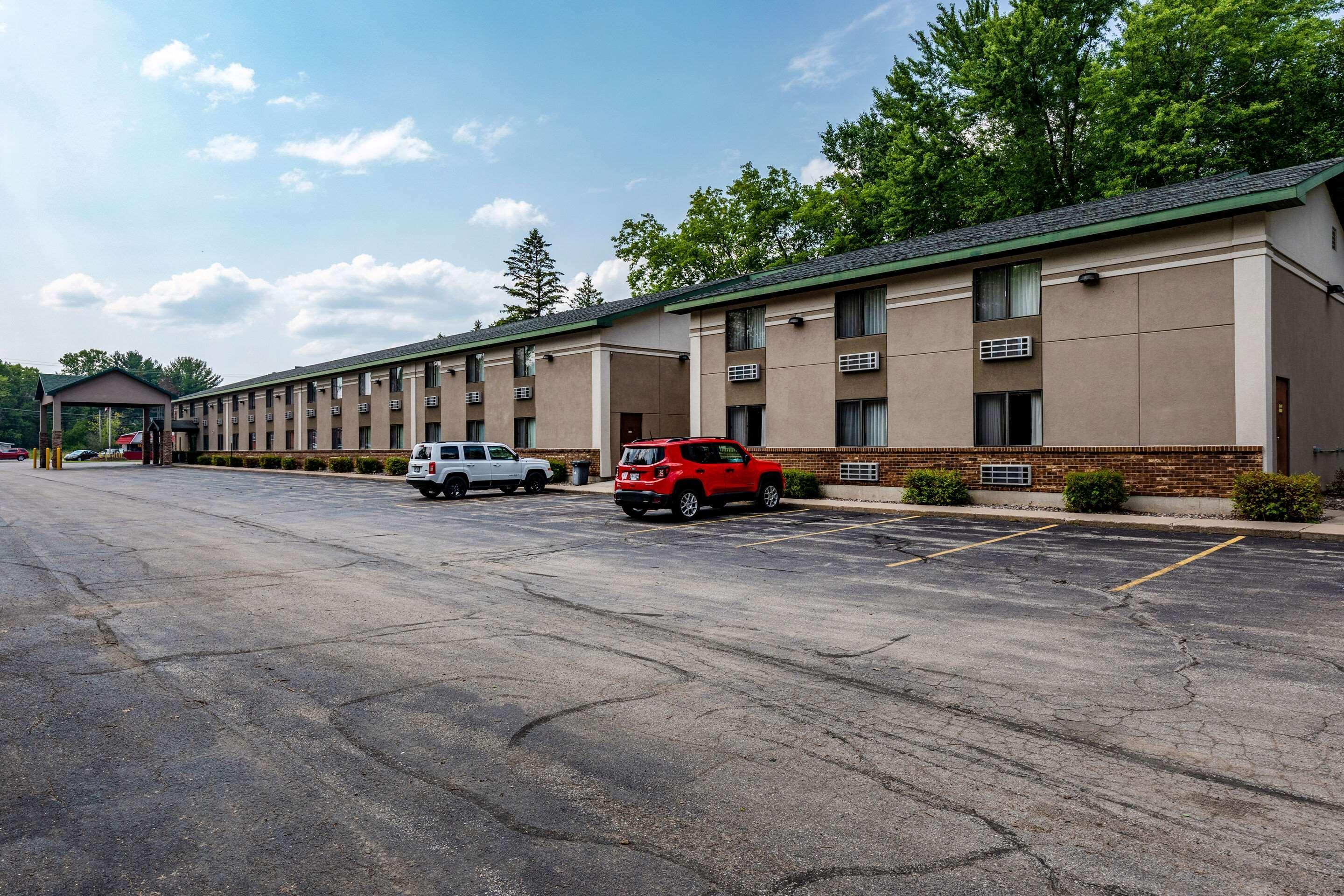 Quality Inn & Suites Marinette Extérieur photo