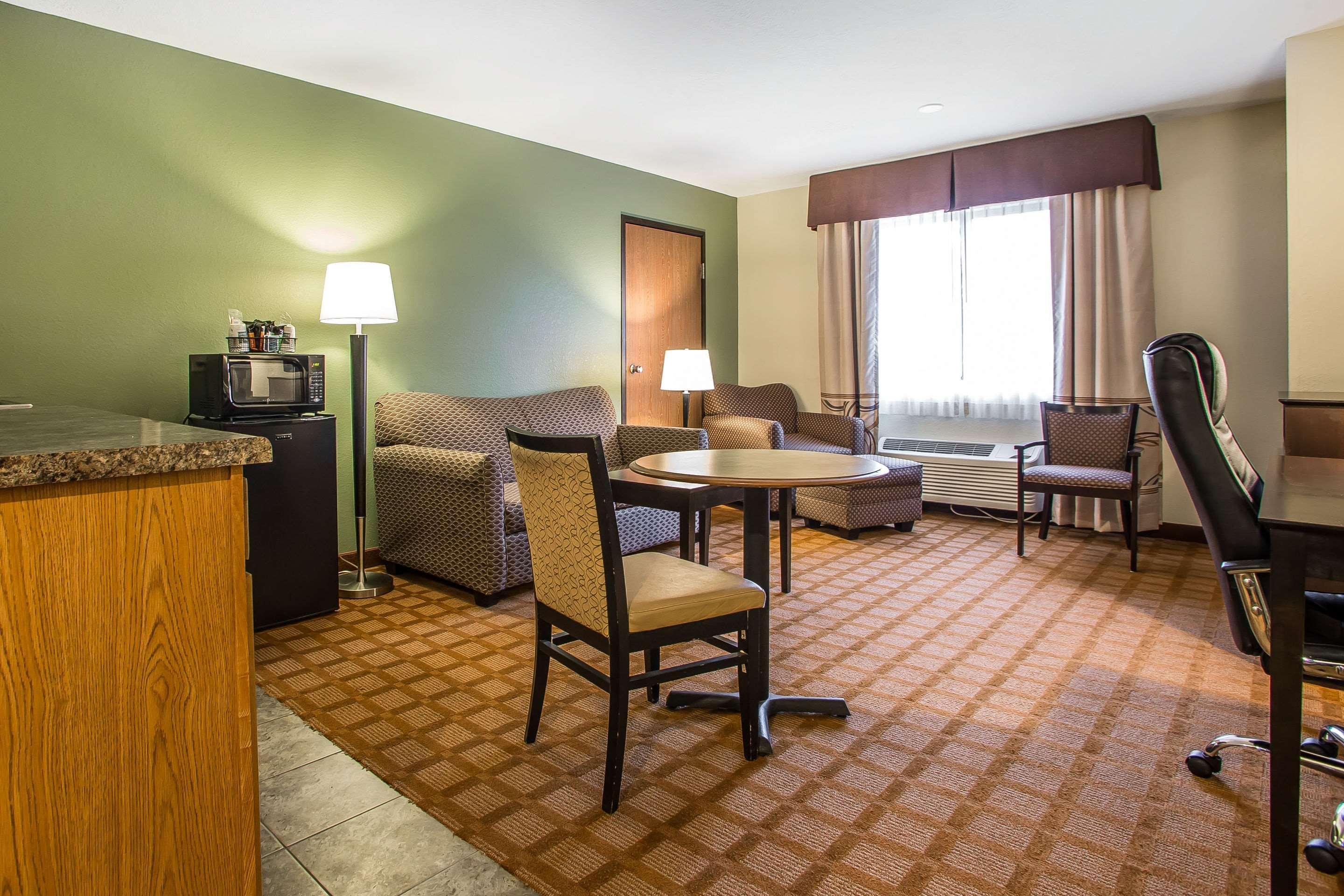 Quality Inn & Suites Marinette Extérieur photo