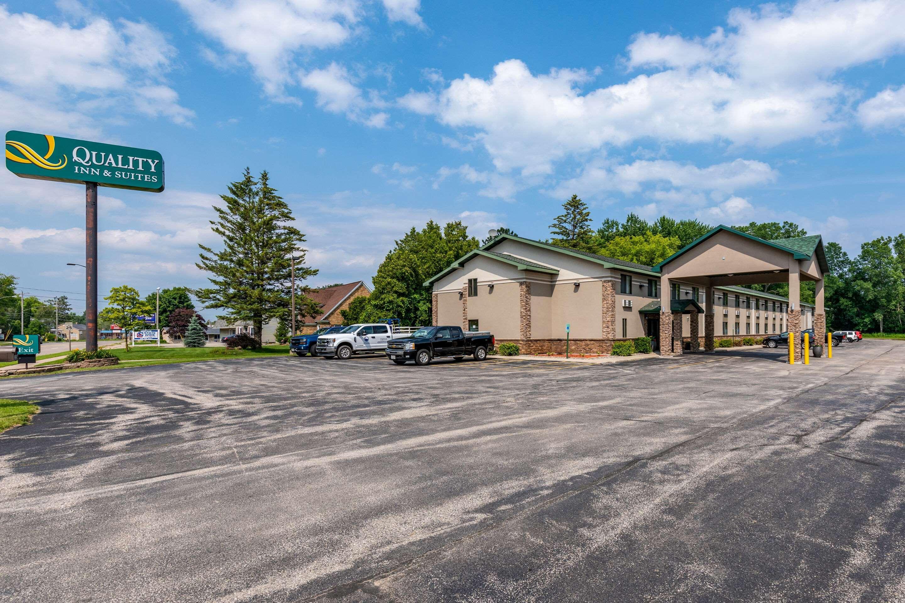 Quality Inn & Suites Marinette Extérieur photo