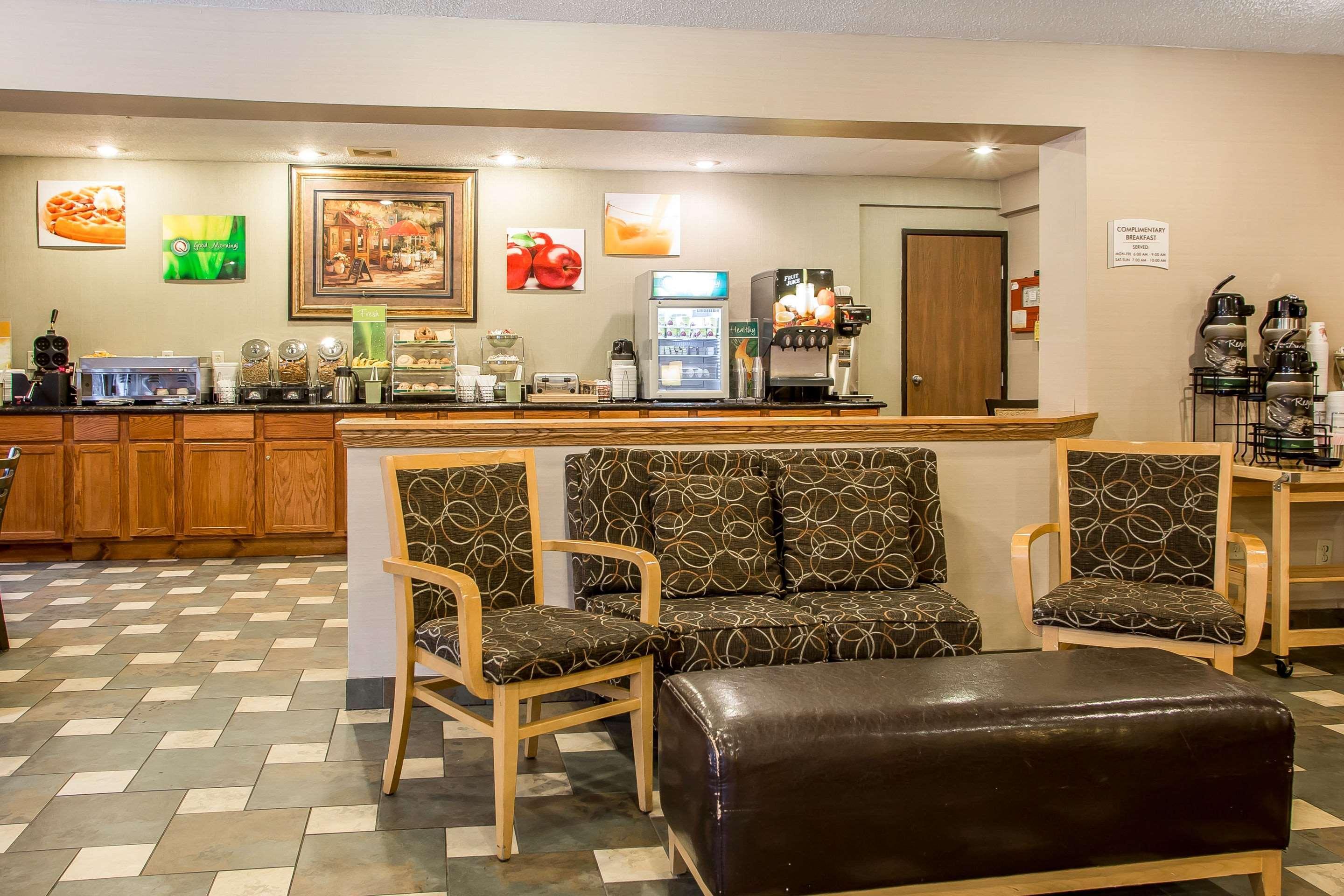 Quality Inn & Suites Marinette Extérieur photo