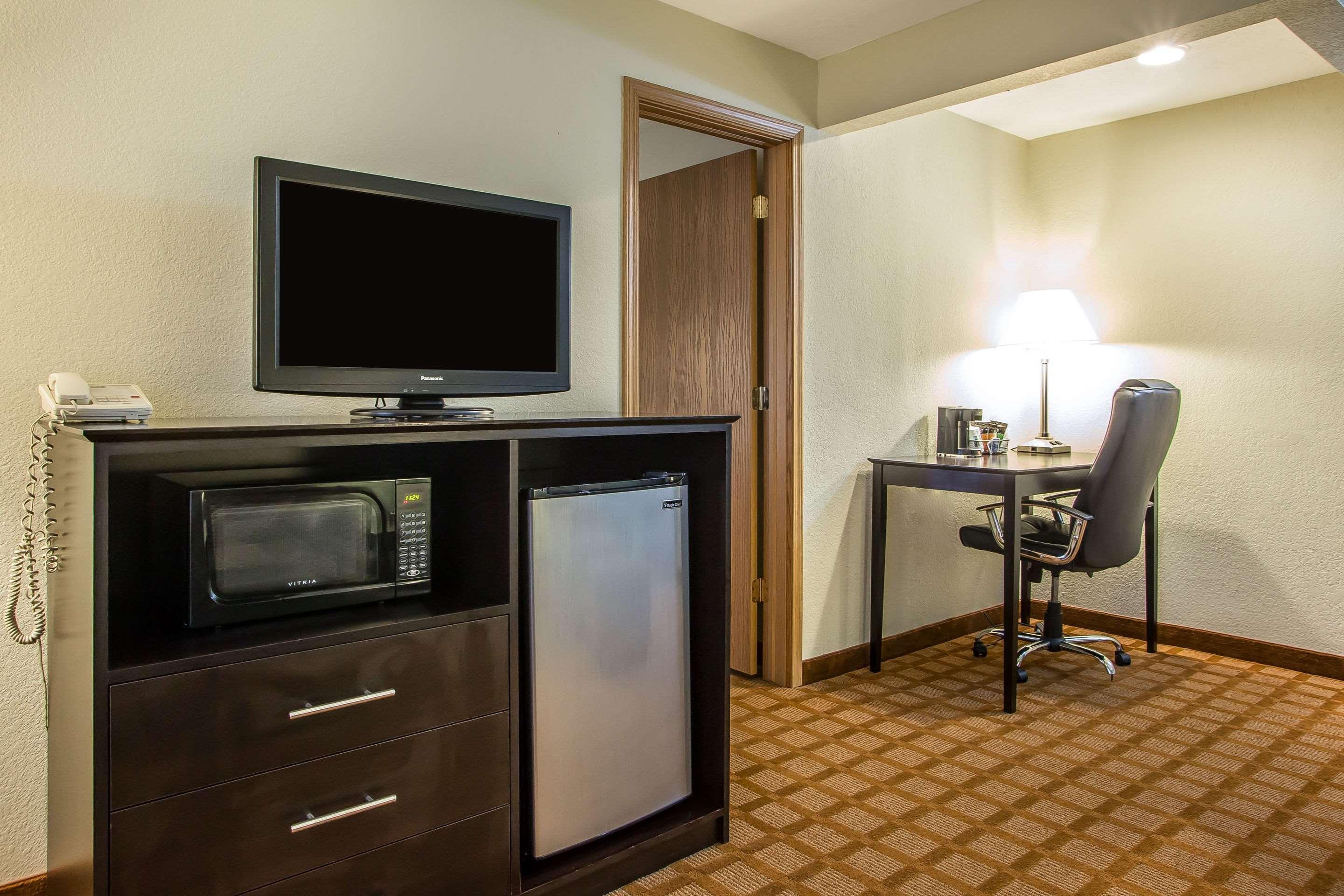 Quality Inn & Suites Marinette Extérieur photo
