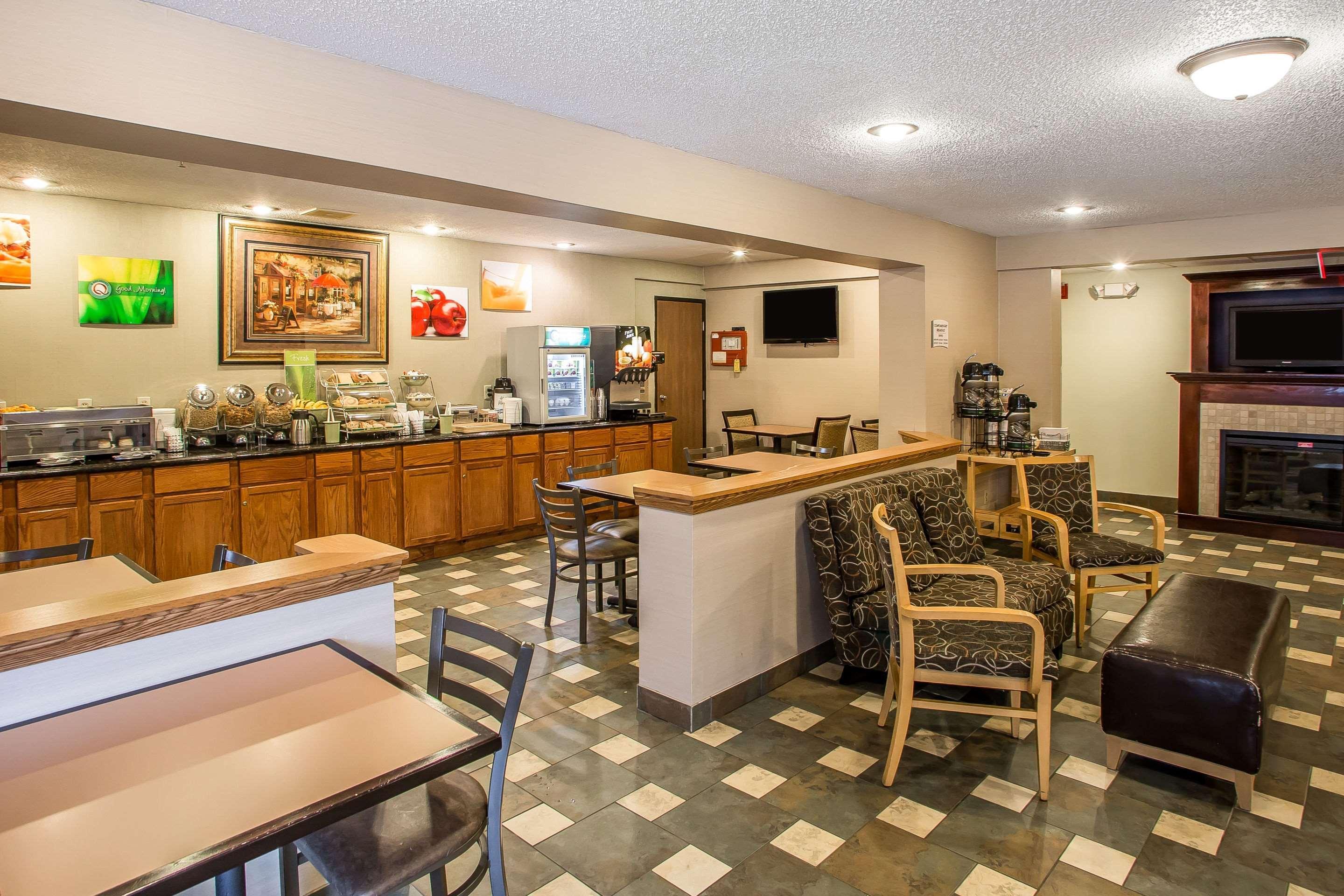 Quality Inn & Suites Marinette Extérieur photo