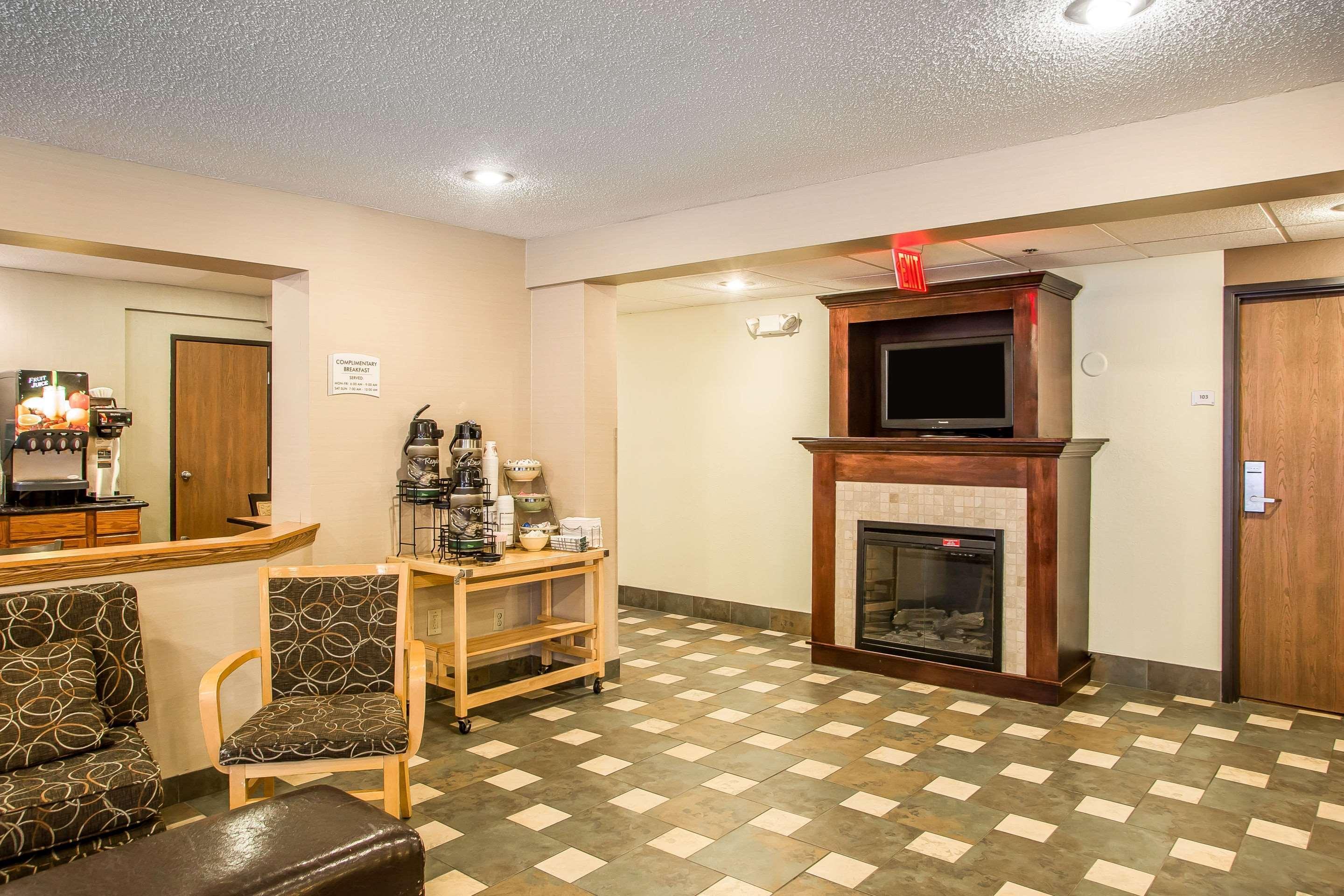 Quality Inn & Suites Marinette Extérieur photo