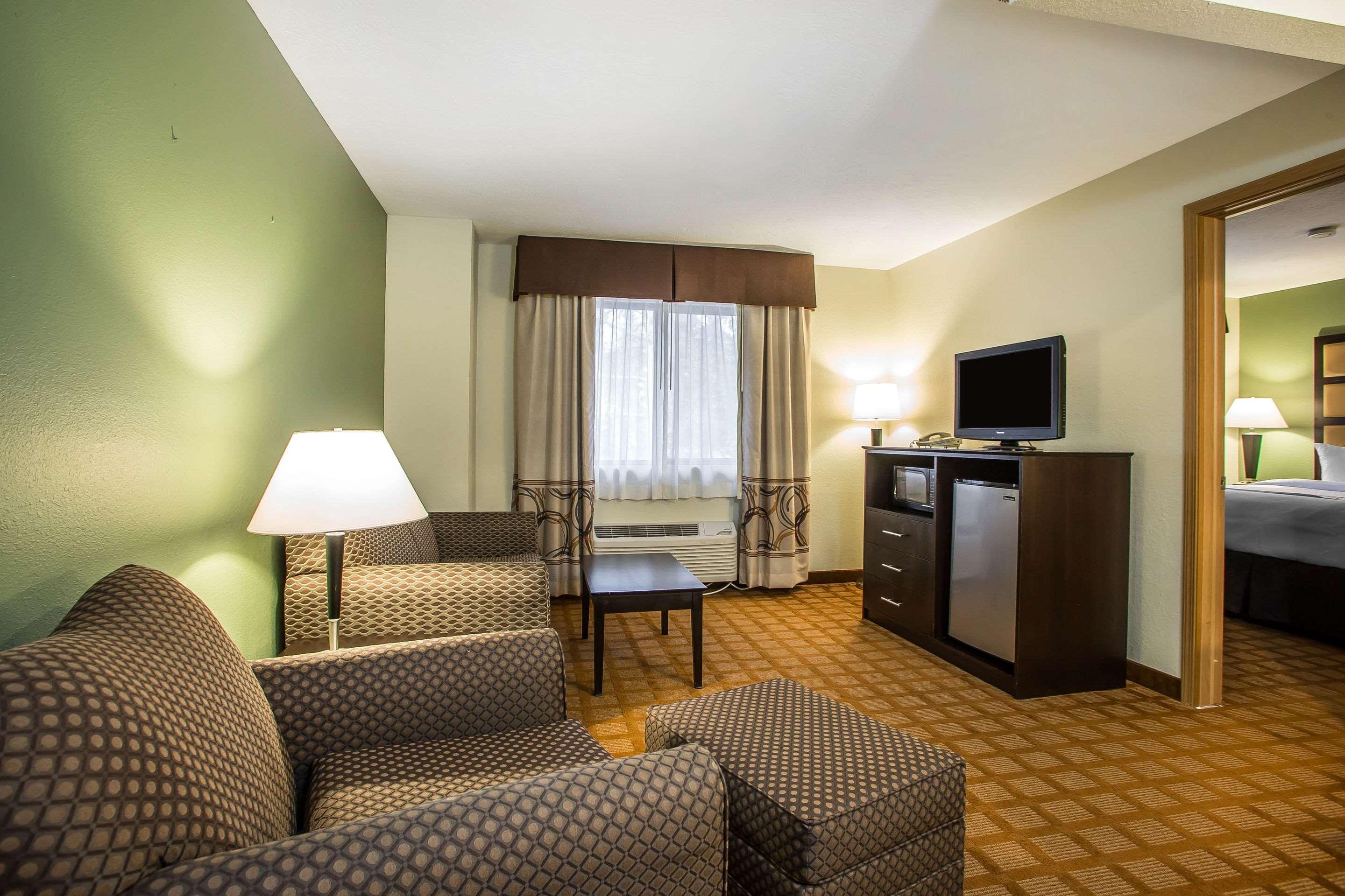 Quality Inn & Suites Marinette Extérieur photo