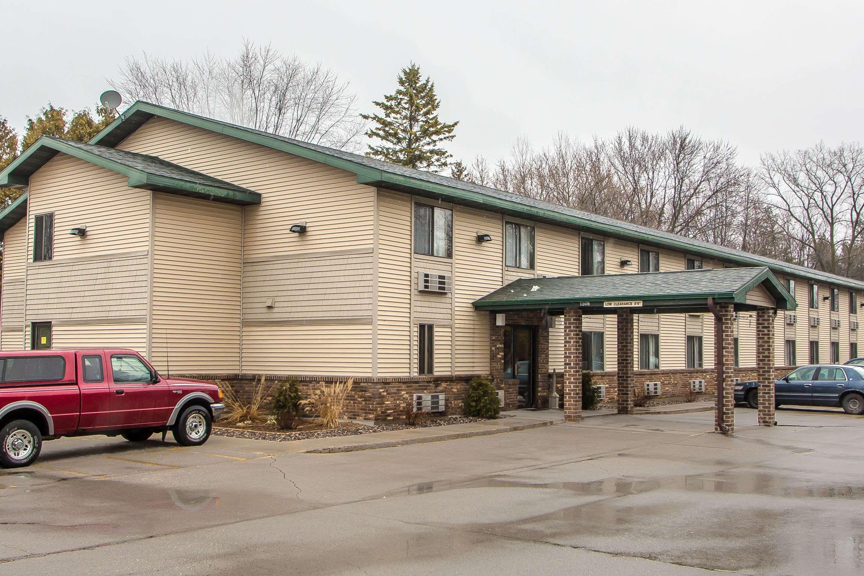 Quality Inn & Suites Marinette Extérieur photo