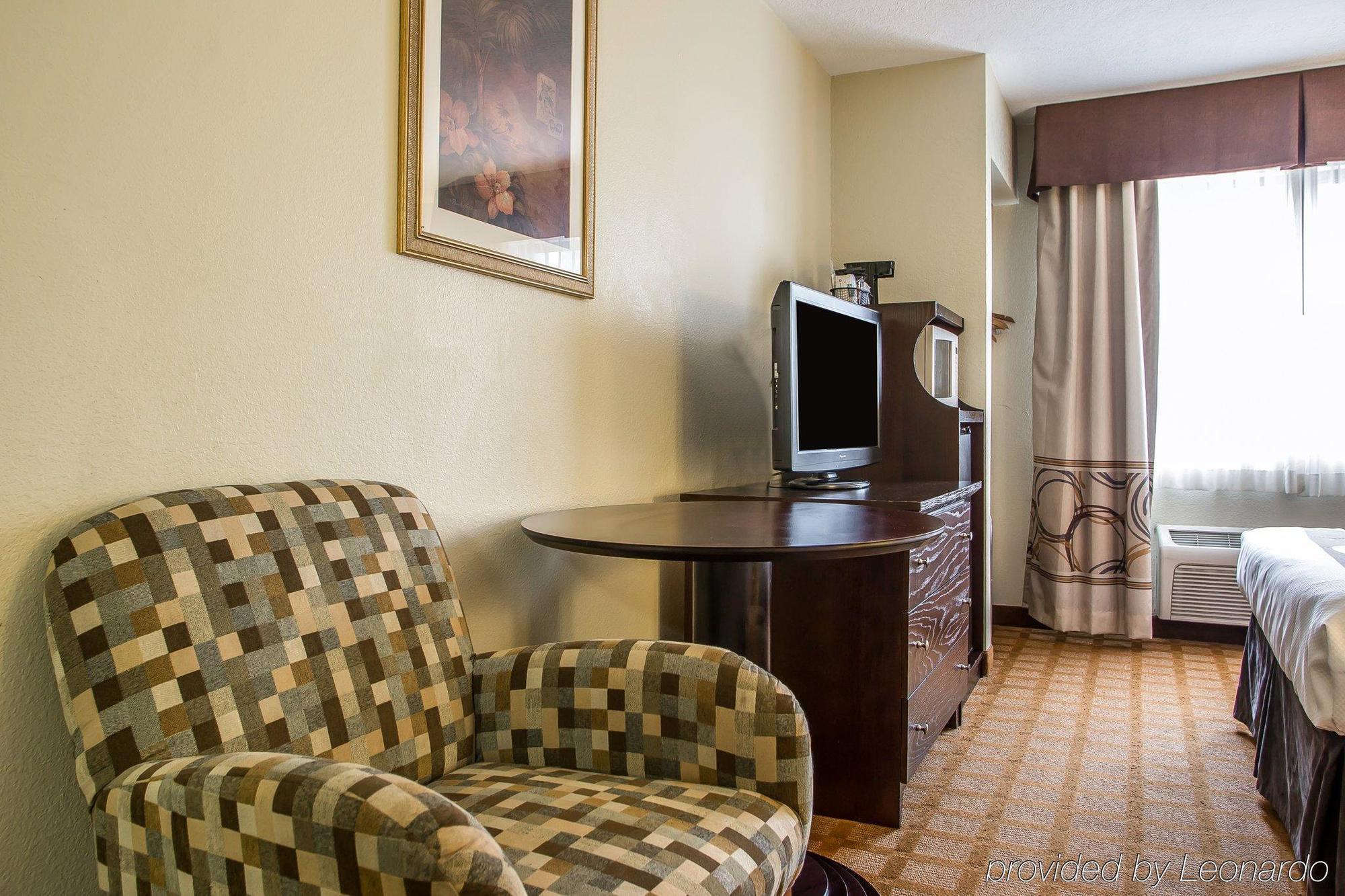 Quality Inn & Suites Marinette Extérieur photo
