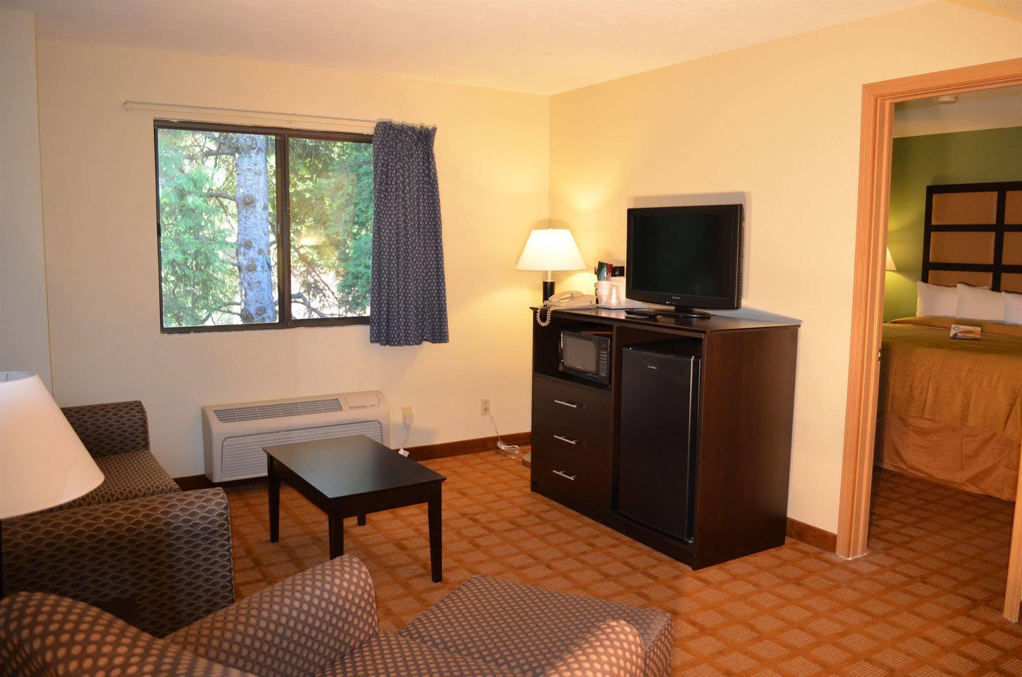 Quality Inn & Suites Marinette Extérieur photo